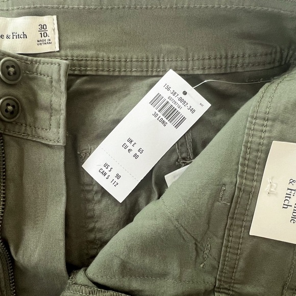 Abercrombie - Women’s Curve Love Relaxed Cargo Pant (Army Green, 30 10L) - Picture 7 of 7